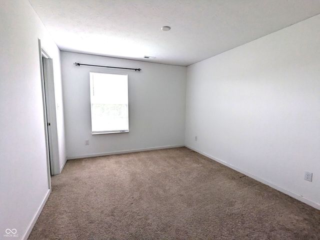 1571 N Creekwater Pass, Greenfield, IN 46140