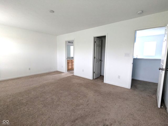 1571 N Creekwater Pass, Greenfield, IN 46140