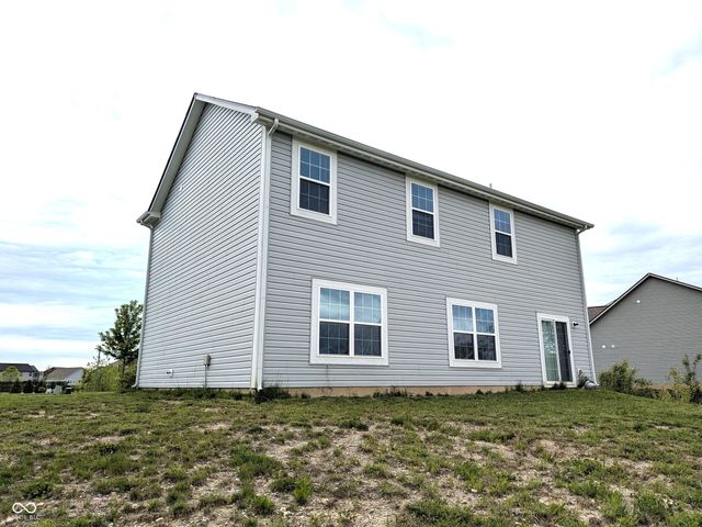 1571 N Creekwater Pass, Greenfield, IN 46140