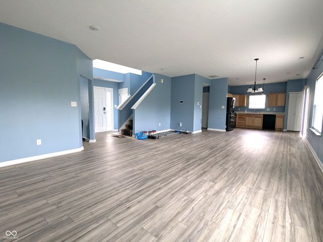 1571 N Creekwater Pass, Greenfield, IN 46140