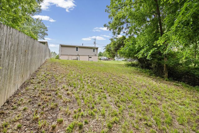 2806 TERRY LN, Columbia, MO 65201