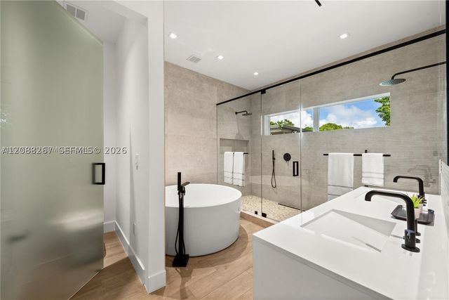 270 SW 29th Rd, Miami, FL 33129