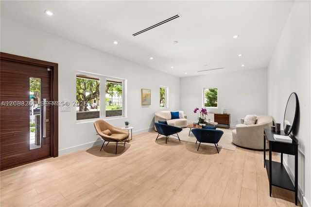 270 SW 29th Rd, Miami, FL 33129