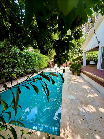 270 SW 29th Rd, Miami, FL 33129