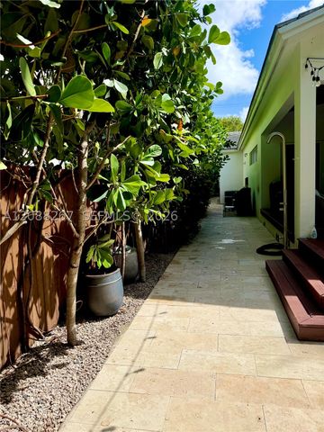 270 SW 29th Rd, Miami, FL 33129