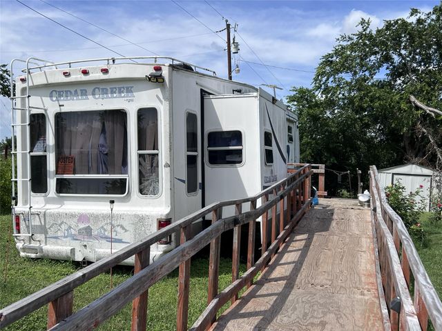 10001 Peterson RD, Del Valle, TX 78617