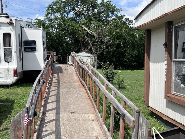 10001 Peterson RD, Del Valle, TX 78617