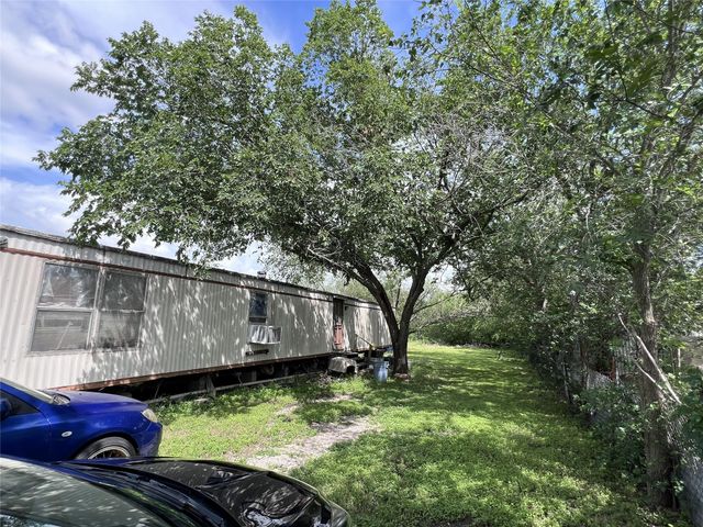10001 Peterson RD, Del Valle, TX 78617
