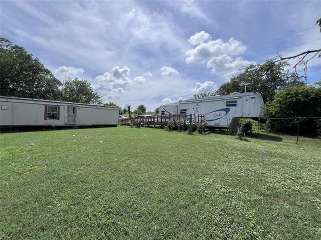10001 Peterson RD, Del Valle, TX 78617