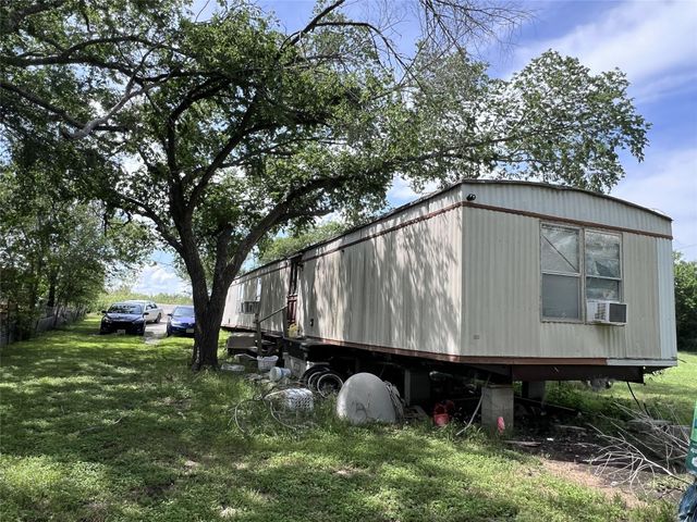 10001 Peterson RD, Del Valle, TX 78617