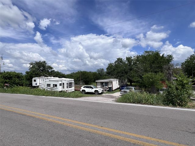 10001 Peterson RD, Del Valle, TX 78617