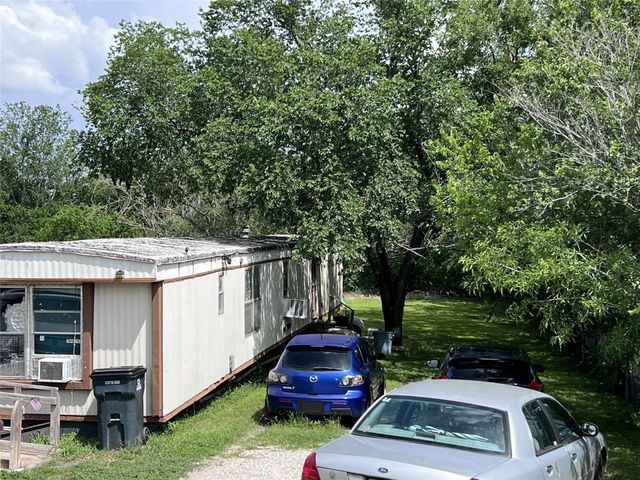 10001 Peterson RD, Del Valle, TX 78617