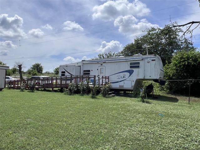 10001 Peterson RD, Del Valle, TX 78617