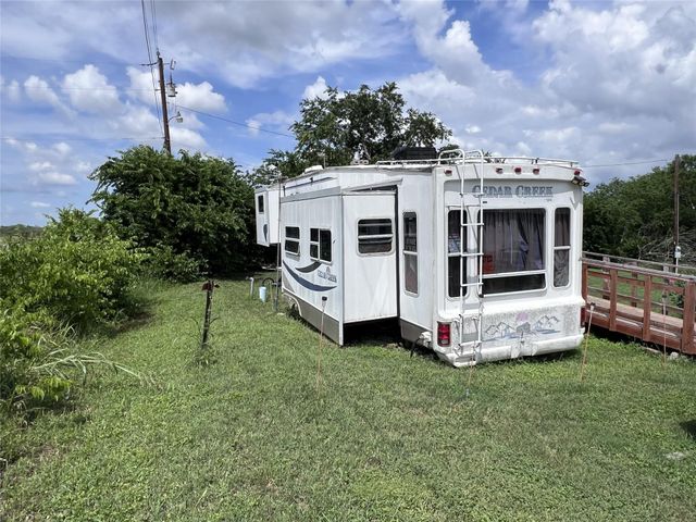 10001 Peterson RD, Del Valle, TX 78617