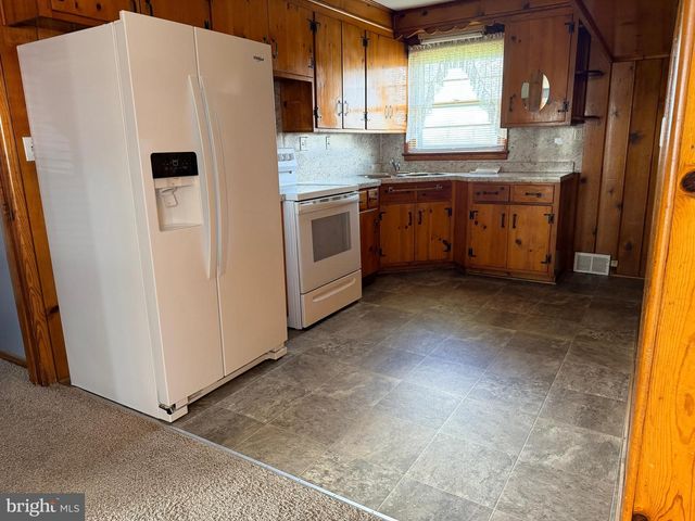 9060 DOWNSVILLE PIKE, Williamsport, MD 21795