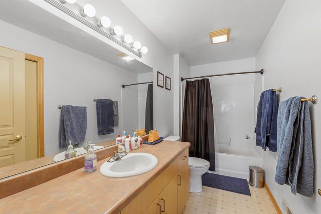 5462 Coachman Place, Fitchburg, WI 53711