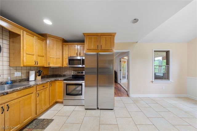 1141 Las Olas Boulevard NW, North Canton, OH 44720