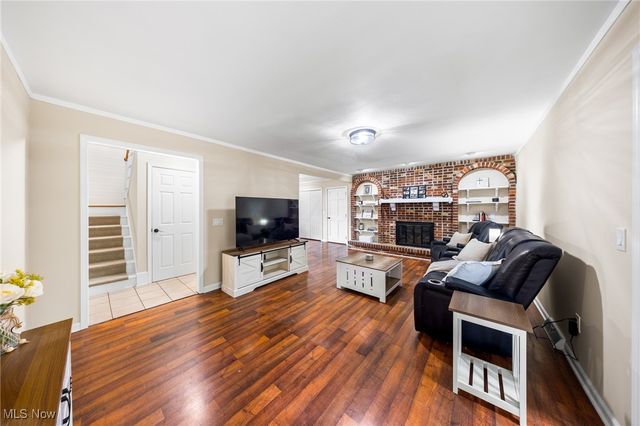 1141 Las Olas Boulevard NW, North Canton, OH 44720