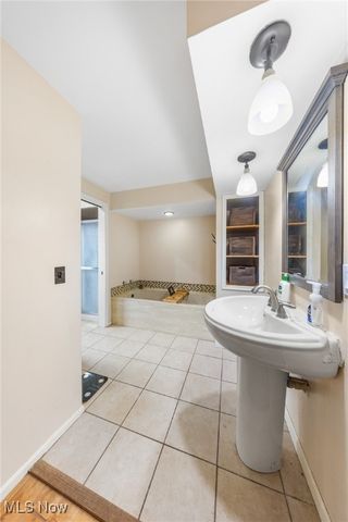 1141 Las Olas Boulevard NW, North Canton, OH 44720