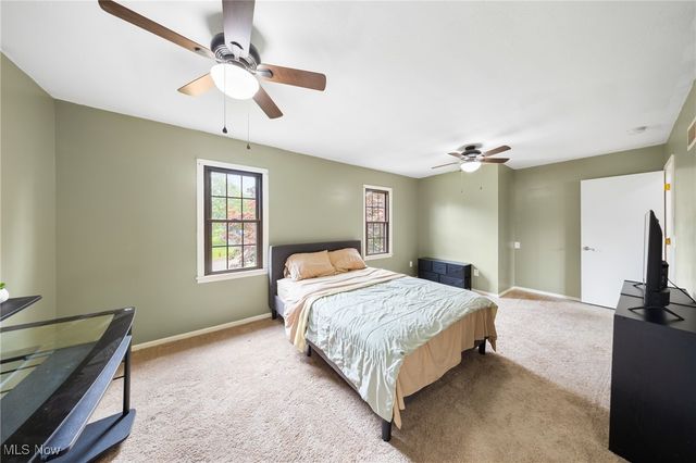 1141 Las Olas Boulevard NW, North Canton, OH 44720