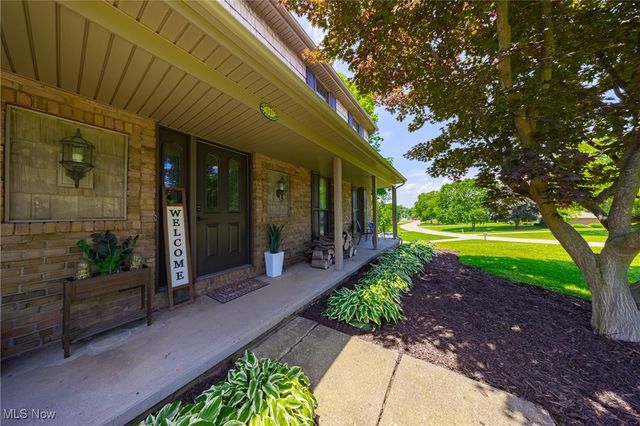 1141 Las Olas Boulevard NW, North Canton, OH 44720