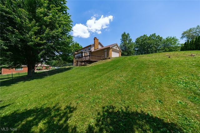 1141 Las Olas Boulevard NW, North Canton, OH 44720