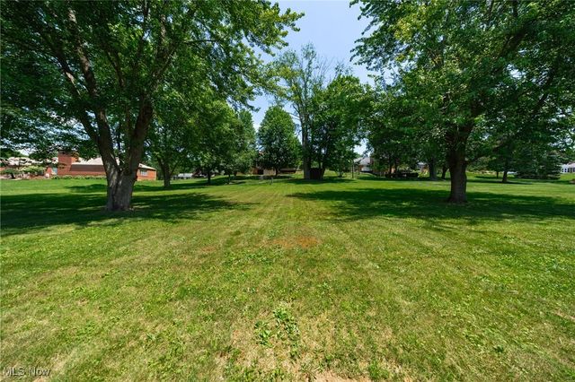 1141 Las Olas Boulevard NW, North Canton, OH 44720