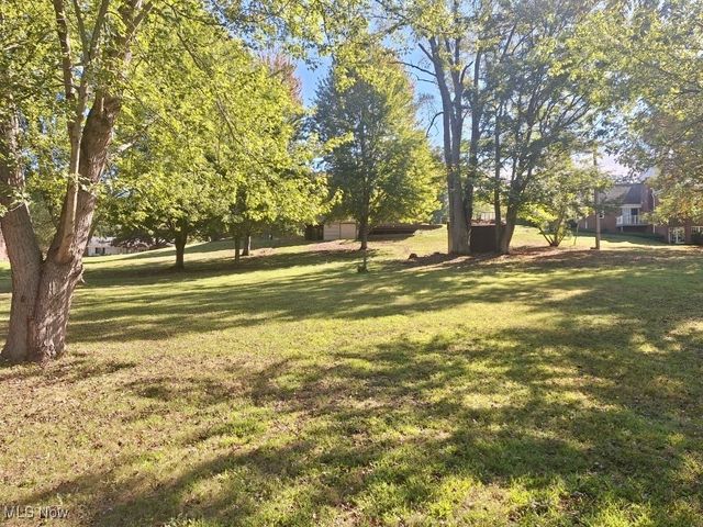 1141 Las Olas Boulevard NW, North Canton, OH 44720