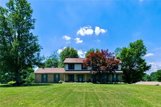 1141 Las Olas Boulevard NW, North Canton, OH 44720