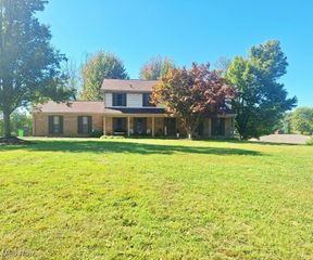 1141 Las Olas Boulevard NW, North Canton, OH 44720