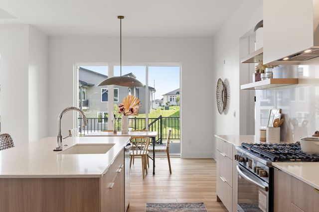 17212 Springbrook Trail, Urbandale, IA 50263