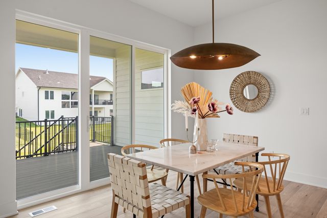17212 Springbrook Trail, Urbandale, IA 50263