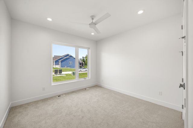 17212 Springbrook Trail, Urbandale, IA 50263