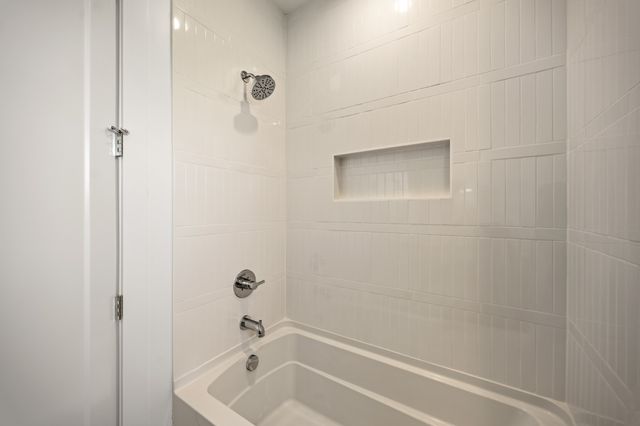 17212 Springbrook Trail, Urbandale, IA 50263