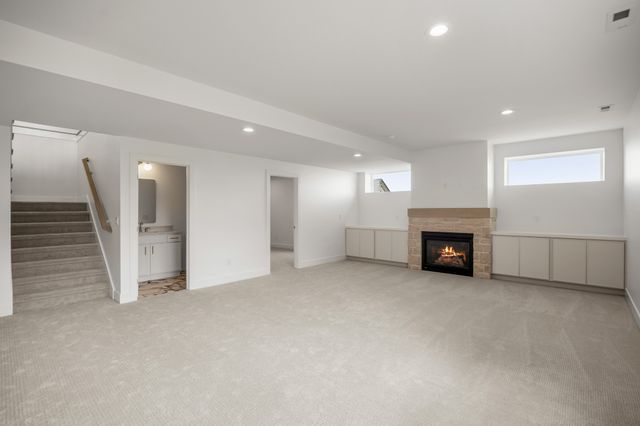 17212 Springbrook Trail, Urbandale, IA 50263