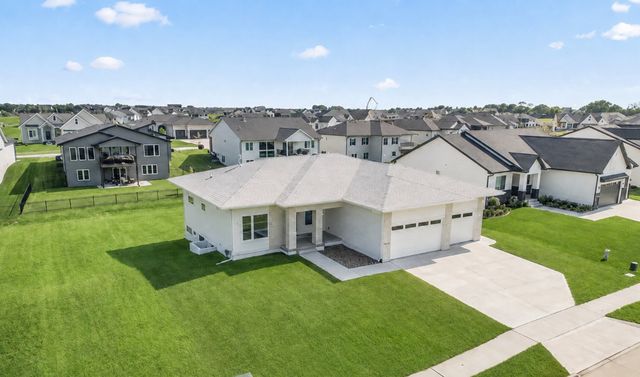 17212 Springbrook Trail, Urbandale, IA 50263