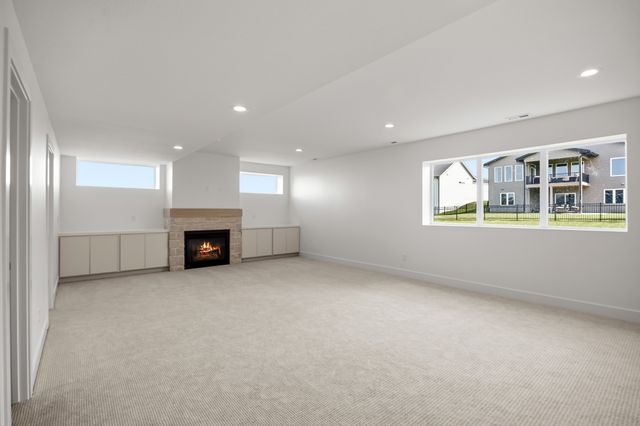 17212 Springbrook Trail, Urbandale, IA 50263