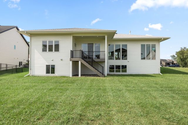 17212 Springbrook Trail, Urbandale, IA 50263