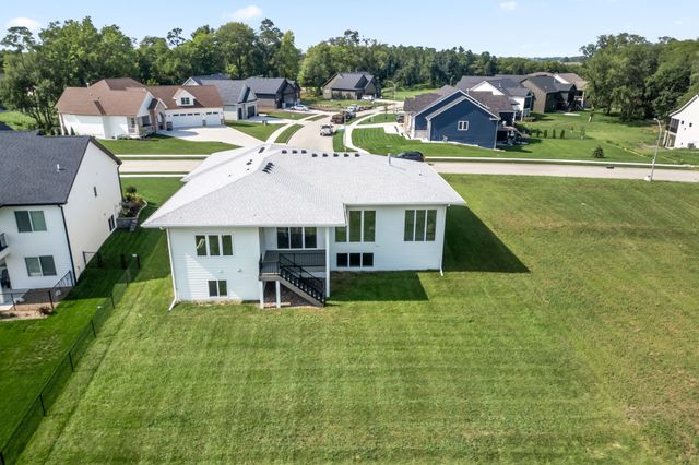 17212 Springbrook Trail, Urbandale, IA 50263
