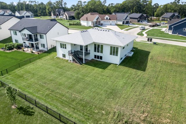 17212 Springbrook Trail, Urbandale, IA 50263