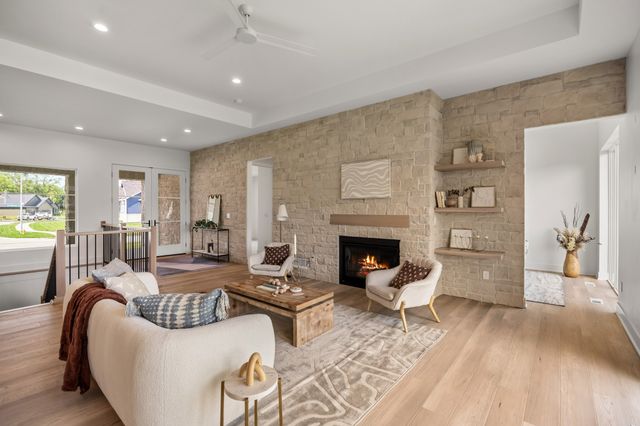 17212 Springbrook Trail, Urbandale, IA 50263