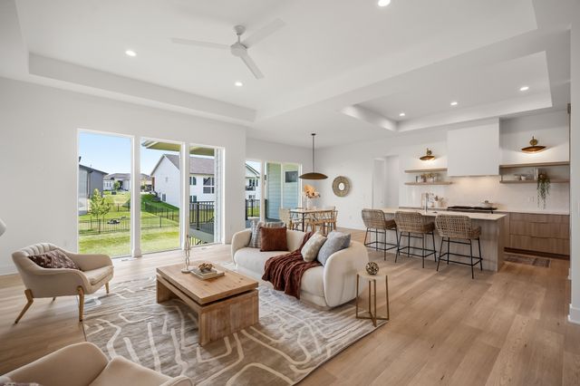 17212 Springbrook Trail, Urbandale, IA 50263