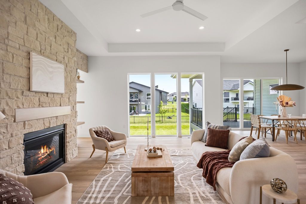 17212 Springbrook Trail, Urbandale, IA 50263