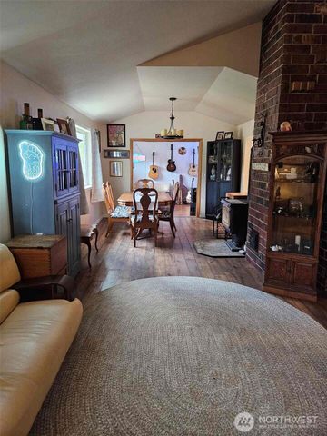 490 N Schoolhouse Hill Rd, Hoodsport, WA 98548