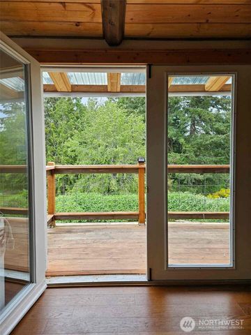 490 N Schoolhouse Hill Rd, Hoodsport, WA 98548