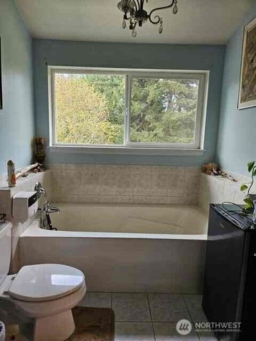 490 N Schoolhouse Hill Rd, Hoodsport, WA 98548