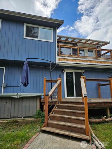 490 N Schoolhouse Hill Rd, Hoodsport, WA 98548