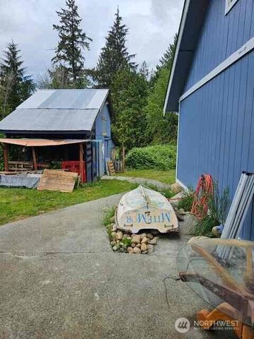 490 N Schoolhouse Hill Rd, Hoodsport, WA 98548