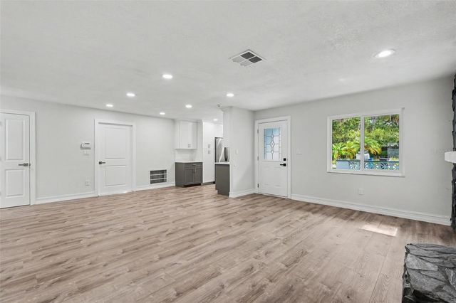 8170 22ND AVENUE N, St Petersburg, FL 33710