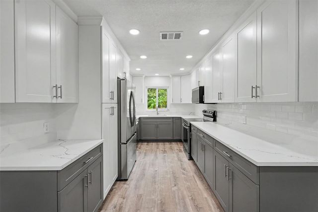8170 22ND AVENUE N, St Petersburg, FL 33710